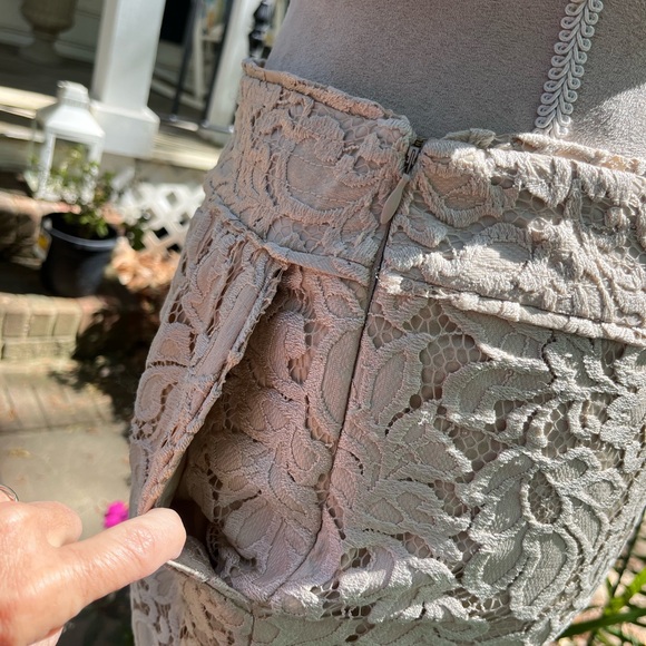 DIANE von FURSTENBERG Crème Lace Shorts, Size 2, EUC - Picture 7 of 14